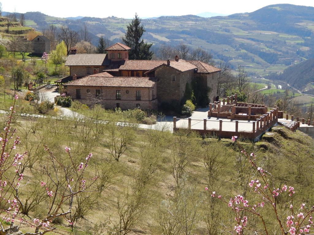 Villa Castel Martino à Cortemilia Extérieur photo